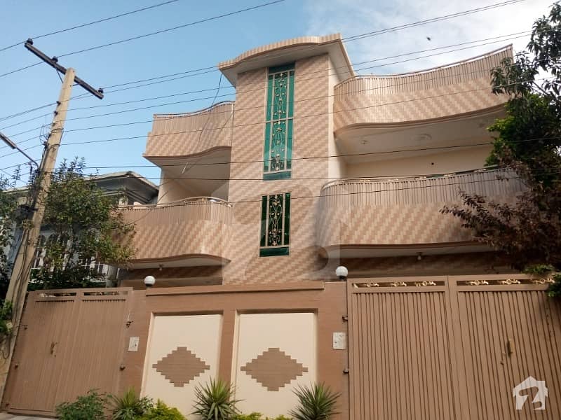 حیات آباد فیز 2 - جے3 حیات آباد فیز 2 حیات آباد پشاور میں 8 کمروں کا 10 مرلہ مکان 3.1 کروڑ میں برائے فروخت۔