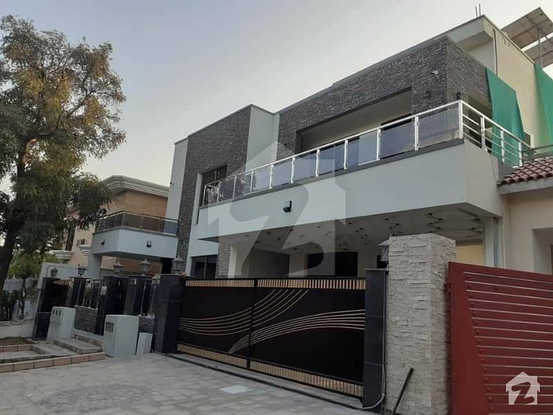 Triple Storey Beautiful House Is Available For Sale In F-10/3 Islamabad