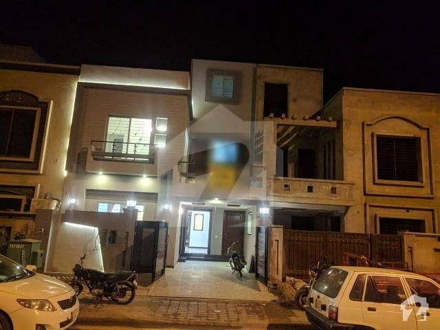 بحریہ ٹاؤن ۔ بلاک اے اے بحریہ ٹاؤن سیکٹرڈی بحریہ ٹاؤن لاہور میں 3 کمروں کا 5 مرلہ مکان 1.15 کروڑ میں برائے فروخت۔