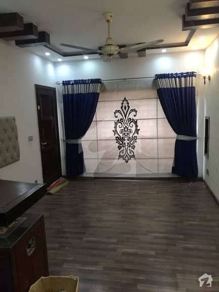 8 Marla Luxury Ideal Location House Available For Rent With Gas At 60 Ft Road