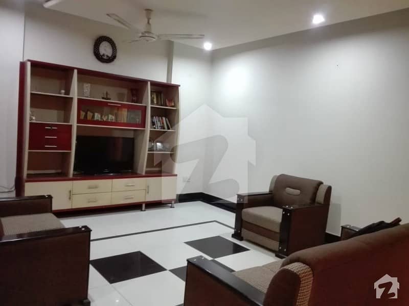 لاثانی ٹاؤن فیصل آباد میں 6 کمروں کا 1 کنال مکان 6 کروڑ میں برائے فروخت۔