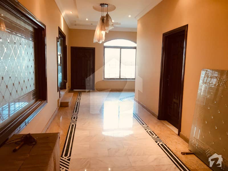 پیراڈائیز ویلی فیصل آباد میں 9 کمروں کا 4.5 کنال مکان 18 کروڑ میں برائے فروخت۔