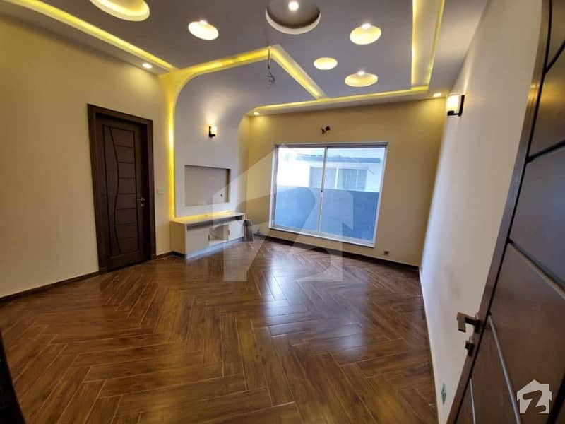 بحریہ ٹاؤن سیکٹر سی بحریہ ٹاؤن لاہور میں 5 کمروں کا 10 مرلہ مکان 1.95 کروڑ میں برائے فروخت۔