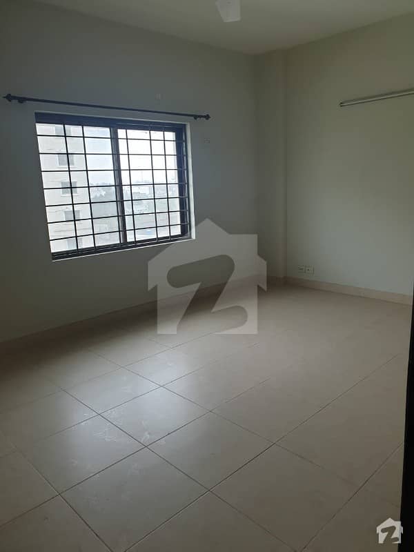 10 Marla 3 Bed  Flat Is Available For Rent In Askari Xi Near Dha Phase 5 Lahore