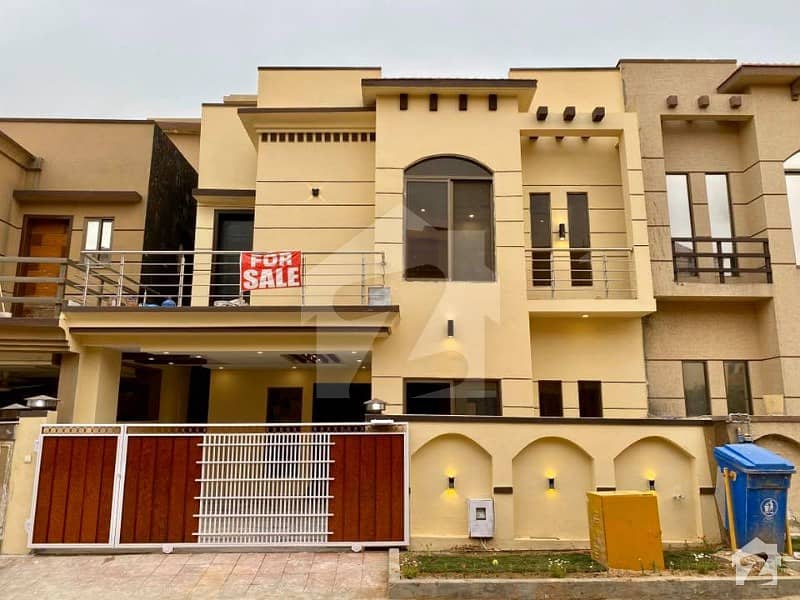 7 Marla Brand New Luxurious House For Sale