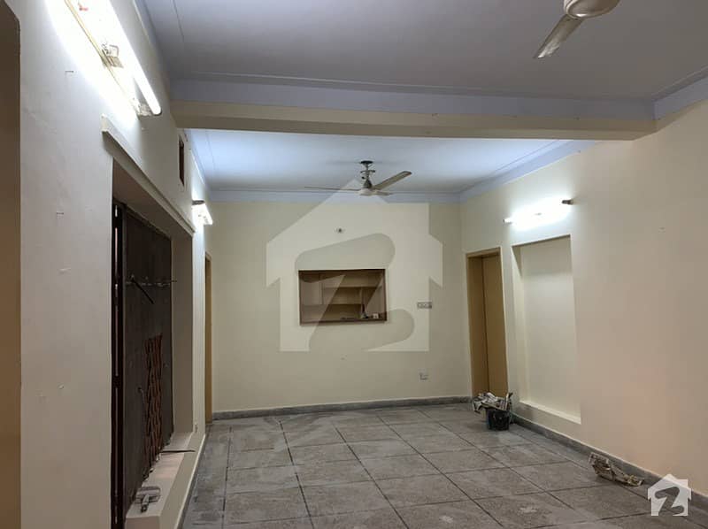 ماڈل ٹاؤن - بلاک ایس ماڈل ٹاؤن لاہور میں 4 کمروں کا 12 مرلہ بالائی پورشن 45 ہزار میں کرایہ پر دستیاب ہے۔