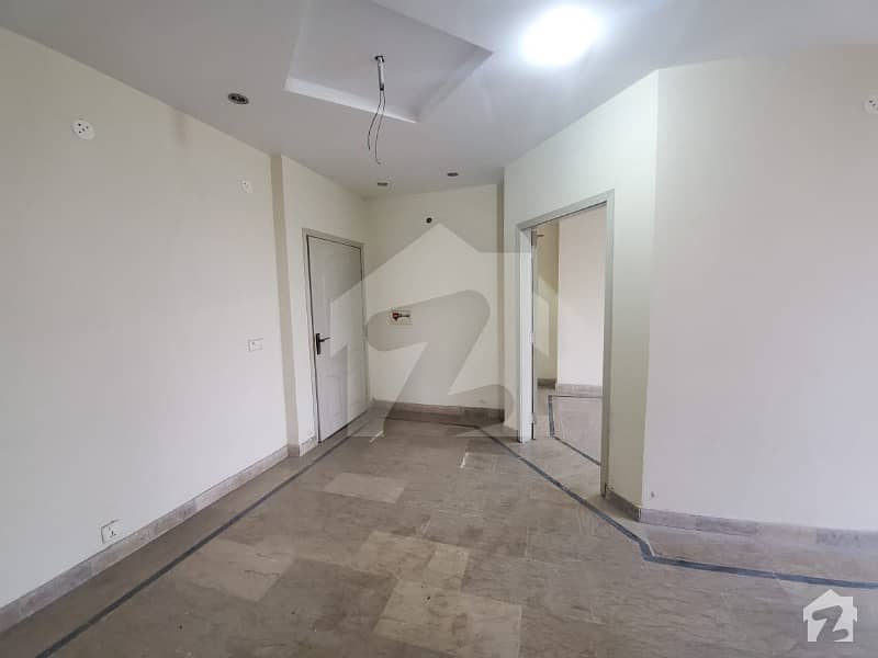 بحریہ ٹاؤن ۔ کمرشل ایریا بحریہ ٹاؤن سیکٹر سی بحریہ ٹاؤن لاہور میں 2 کمروں کا 2 مرلہ فلیٹ 37 لاکھ میں برائے فروخت۔