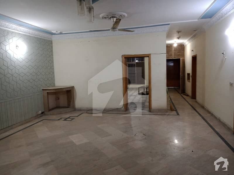 1 Kanal Upper Portion Available For Rent   Neat  Clean House Near Emporium Mall  Expo Center