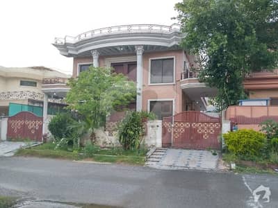 ایف ۔ 11 اسلام آباد میں 8 کمروں کا 1 کنال مکان 8.25 کروڑ میں برائے فروخت۔ ایف ۔ 11 اسلام آباد میں 8 کمروں کا 1 کنال مکان 8.25 کروڑ میں برائے فروخت۔