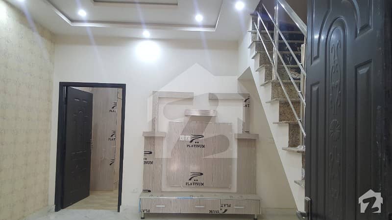 احمد ایوینیو لاہور میں 3 کمروں کا 3 مرلہ مکان 38 ہزار میں کرایہ پر دستیاب ہے۔
