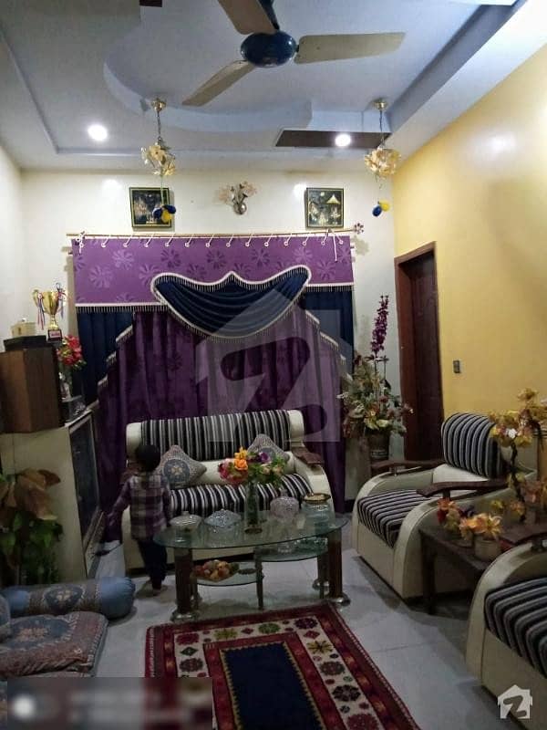 عزیز آباد گلبرگ ٹاؤن کراچی میں 3 کمروں کا 4 مرلہ بالائی پورشن 70 لاکھ میں برائے فروخت۔