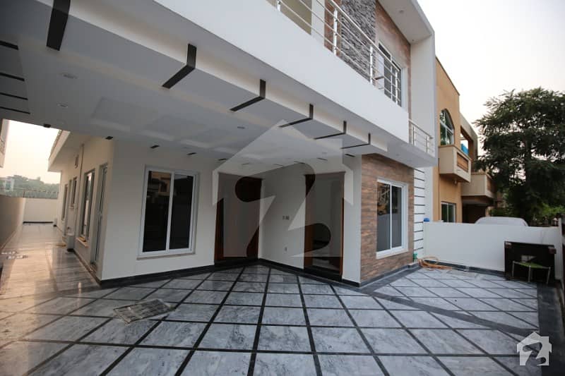 10 Marla Double Unit House Is Available For Sale On Ideal Location