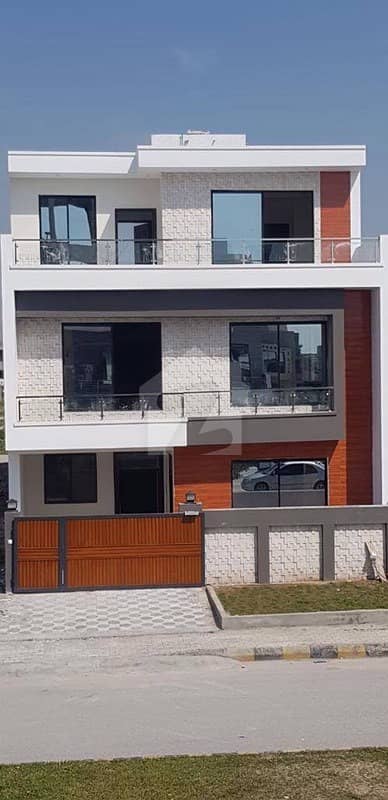 Luxurious Brand New House For Rent In River Garden