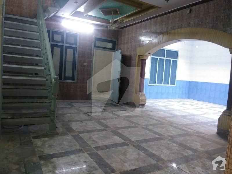 جھنگ روڈ فیصل آباد میں 10 کمروں کا 8 مرلہ مکان 40 ہزار میں کرایہ پر دستیاب ہے۔