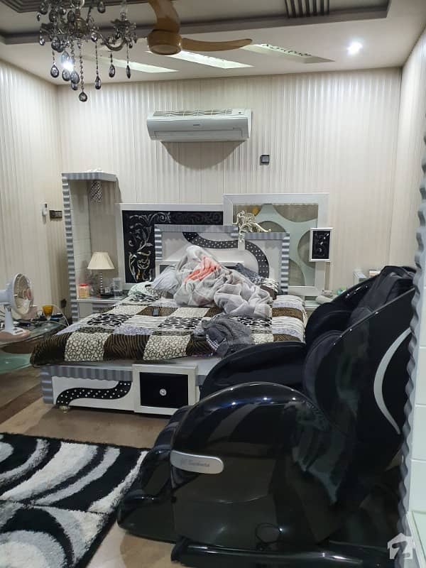 سمن آباد کالونی ملتان میں 8 کمروں کا 18 مرلہ مکان 2.9 کروڑ میں برائے فروخت۔