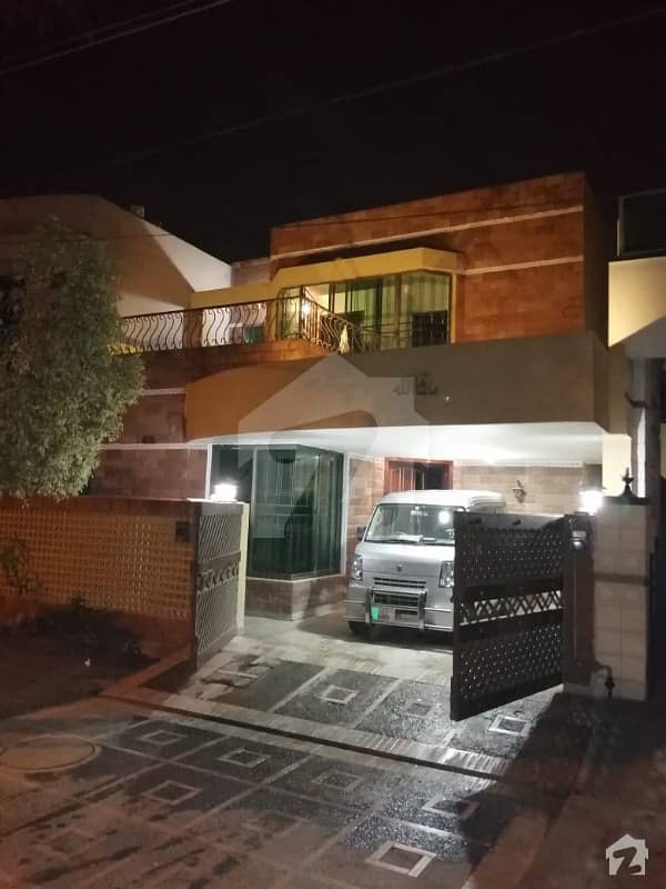 ڈی ایچ اے فیز 2 - بلاک وی فیز 2 ڈیفنس (ڈی ایچ اے) لاہور میں 3 کمروں کا 10 مرلہ مکان 95 ہزار میں کرایہ پر دستیاب ہے۔