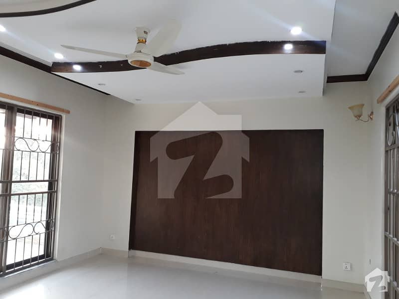 Sui Gas Housing Society 1 Kanal Facing Park New Designer Upper Portion For Rent