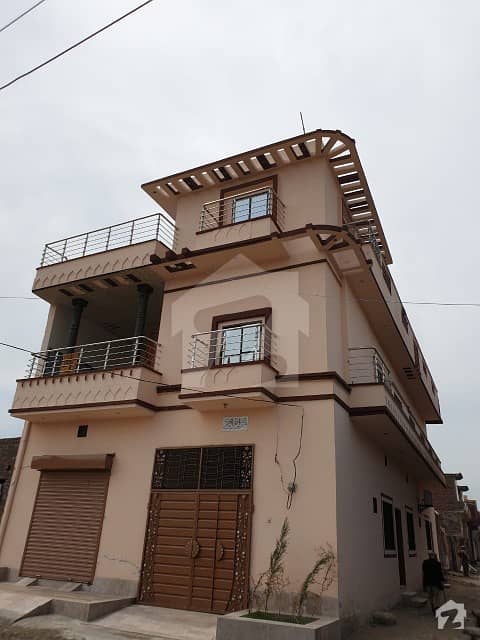 رانا ٹاؤن لاہور میں 6 کمروں کا 8 مرلہ مکان 1.3 کروڑ میں برائے فروخت۔