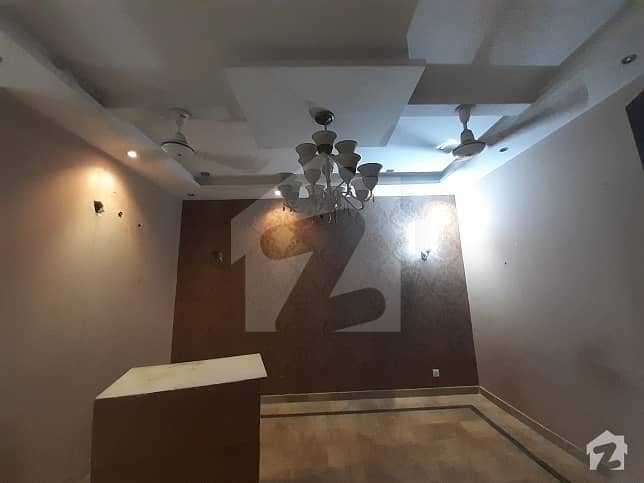 سکھ چین گارڈنز لاہور میں 4 کمروں کا 10 مرلہ مکان 50 ہزار میں کرایہ پر دستیاب ہے۔