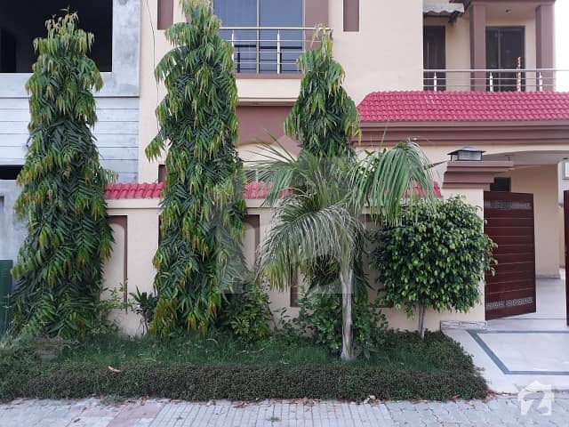 10 Marla Luxury Ideal Location Facing Park Beautiful House Available For Rent With Gas In Bahria Town Sector A Lahore