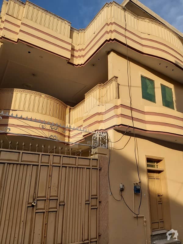 ورسک روڈ پشاور میں 6 کمروں کا 6 مرلہ مکان 34 ہزار میں کرایہ پر دستیاب ہے۔
