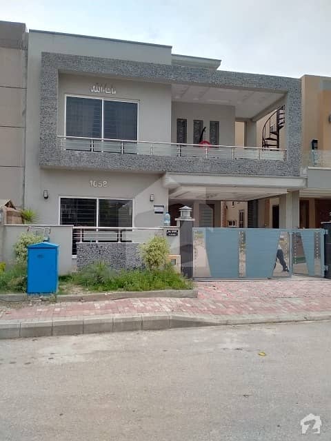 بحریہ ٹاؤن راولپنڈی راولپنڈی میں 2 کمروں کا 10 مرلہ زیریں پورشن 42 ہزار میں کرایہ پر دستیاب ہے۔