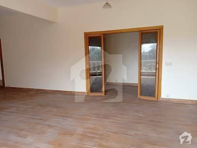 Fully Renovated 2600 Square Feet 3 Bed Apartment Available For Sale Fully Renovated 2600 Square Feet 3 Bed Apartment Available For Sale