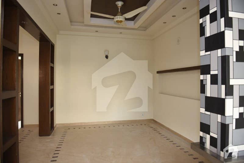 ڈی ایچ اے فیز 5 ڈیفنس (ڈی ایچ اے) لاہور میں 4 کمروں کا 10 مرلہ مکان 95 ہزار میں کرایہ پر دستیاب ہے۔