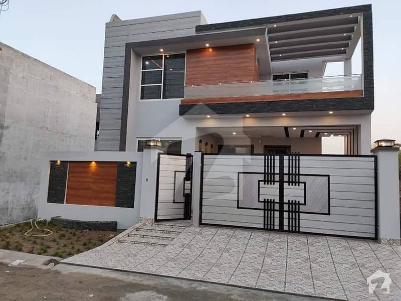 واپڈا ٹاؤن ملتان میں 5 کمروں کا 10 مرلہ مکان 2 کروڑ میں برائے فروخت۔