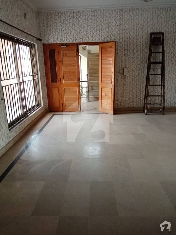 One Kanal Upper Portion Available For Rent In Nfc Society Lahore