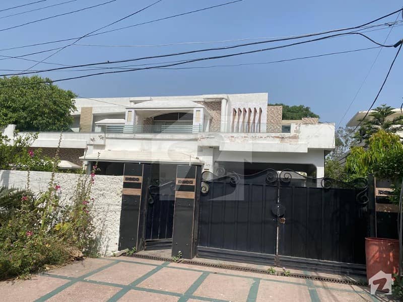 2 Kanal Beautiful Bungalow For Sale At Ideal Location Of Cantt Sarwar Road