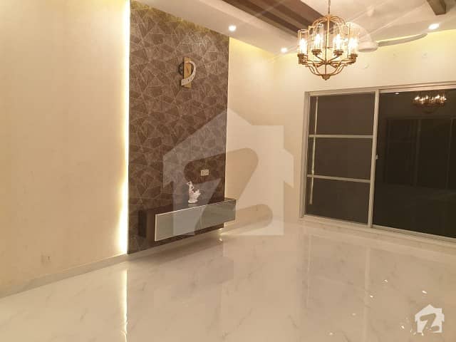 این ایف سی 1 لاہور میں 5 کمروں کا 1 کنال مکان 3.9 کروڑ میں برائے فروخت۔