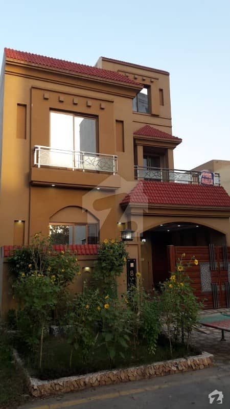 بحریہ ٹاؤن ۔ بلاک اے اے بحریہ ٹاؤن سیکٹرڈی بحریہ ٹاؤن لاہور میں 3 کمروں کا 5 مرلہ مکان 42 ہزار میں کرایہ پر دستیاب ہے۔