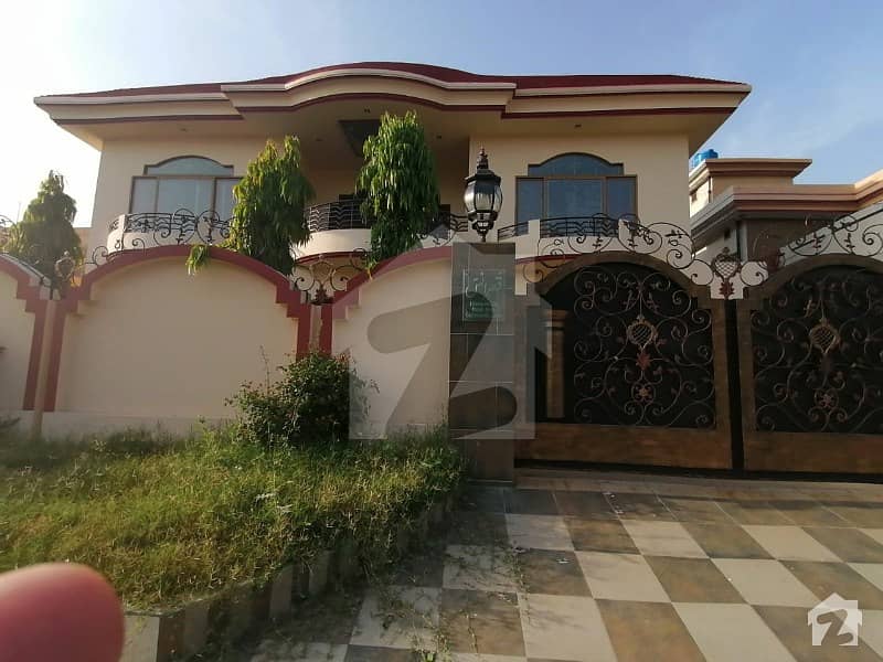 1 Kanal House Is Available  For Sale