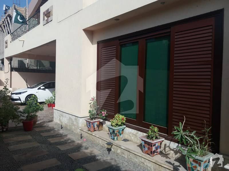 Well Maintained Two Unit Bungalow On Prime Location Of Phase 2 Dha