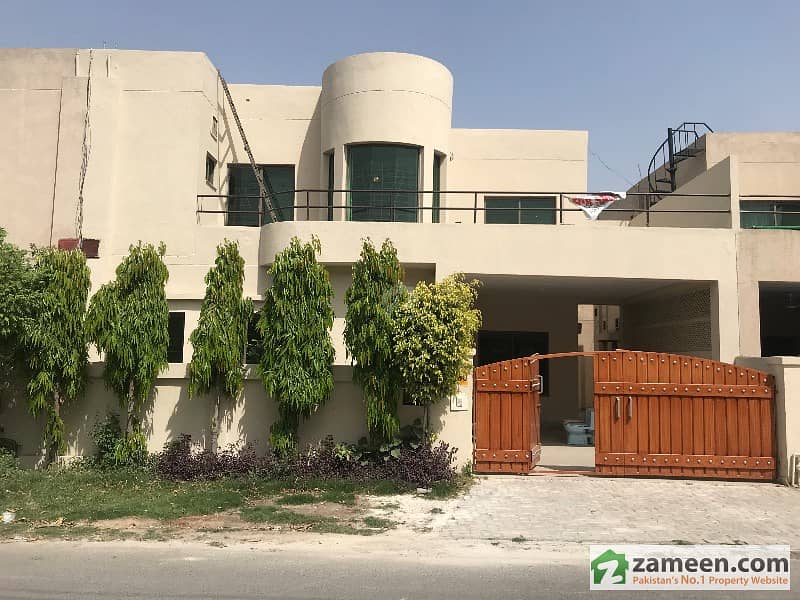 11 Marla Beautiful House Available In Askari 10  Sector C