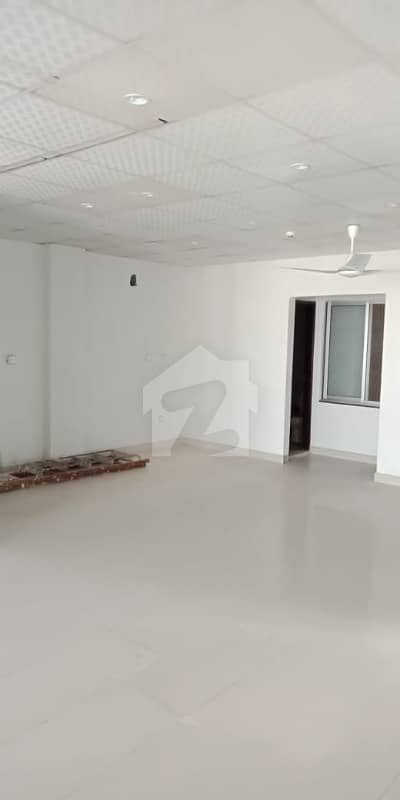 1900 Sqft Space On 3rd Floor Available For Rent