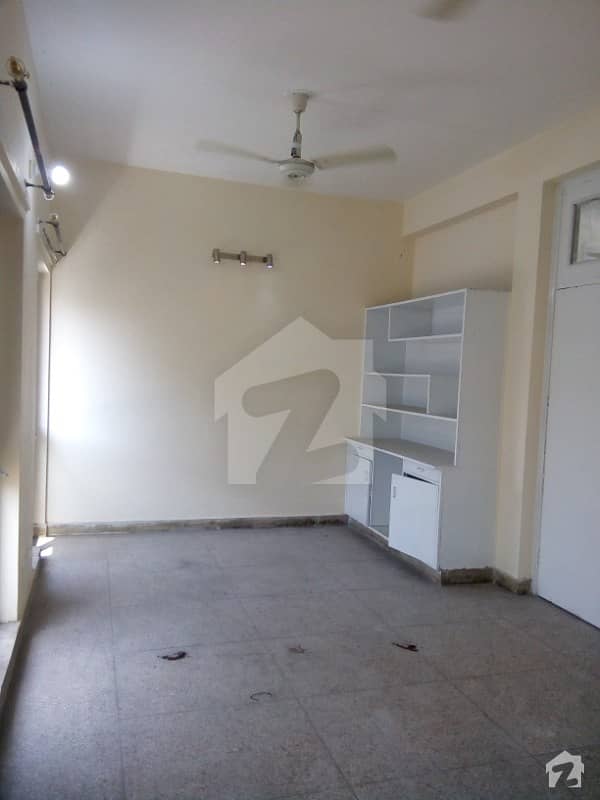 Dha 8 Marla 2nd Floor Flat For Rent