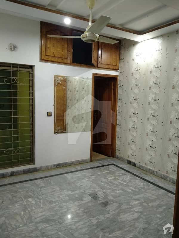 یو ایم ٹی روڈ یو ایم ٹی سوسائٹی لاہور میں 3 کمروں کا 5 مرلہ مکان 25 ہزار میں کرایہ پر دستیاب ہے۔