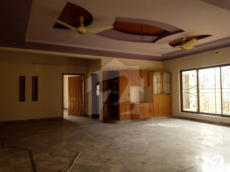 ویلینشیاء ۔ بلاک سی ویلینشیاء ہاؤسنگ سوسائٹی لاہور میں 6 کمروں کا 1 کنال مکان 90 ہزار میں کرایہ پر دستیاب ہے۔