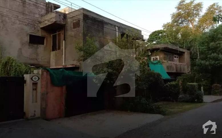 سرور روڈ کینٹ لاہور میں 4 کمروں کا 10 مرلہ مکان 3.1 کروڑ میں برائے فروخت۔