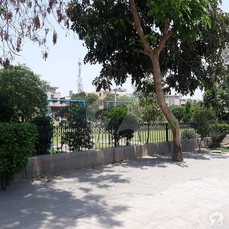پنجاب گورنمنٹ ایمپلائیز سوسائٹی لاہور میں 6 کمروں کا 10 مرلہ مکان 2.7 کروڑ میں برائے فروخت۔