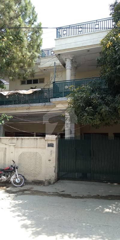 الیاس کالونی میسرائل روڈ راولپنڈی میں 9 کمروں کا 13 مرلہ مکان 1.6 کروڑ میں برائے فروخت۔