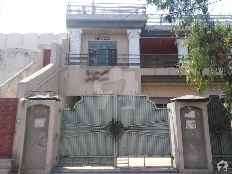 اعوان ٹاؤن لاہور میں 7 کمروں کا 1 کنال مکان 2.25 کروڑ میں برائے فروخت۔