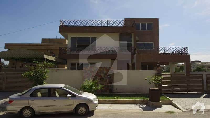60x90 Triple Unit House For Sale In G-15 Islamabad