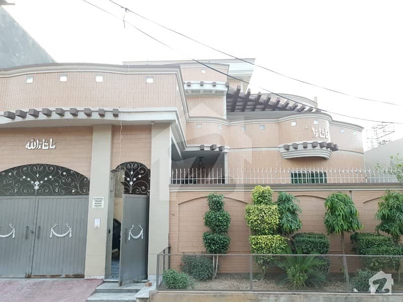 ملت چوک فیصل آباد میں 6 کمروں کا 1.01 کنال مکان 2.25 کروڑ میں برائے فروخت۔