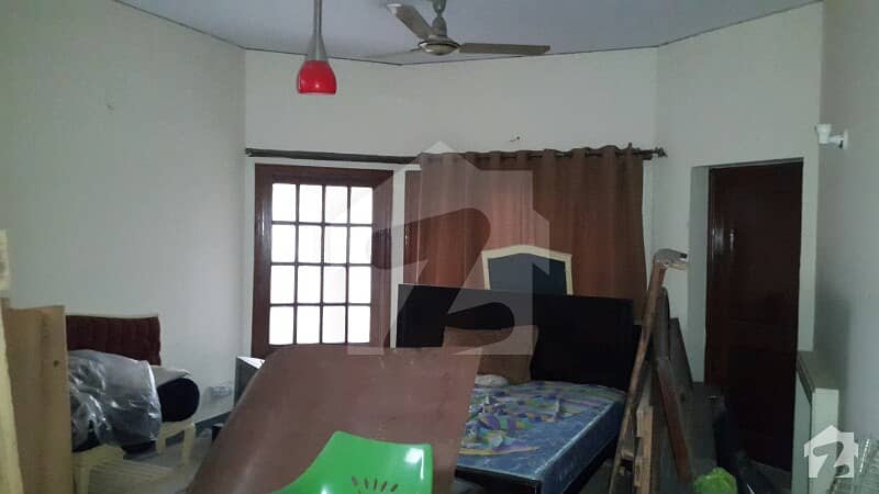 یونیورسٹی ٹاؤن پشاور میں 4 کمروں کا 9 مرلہ مکان 2.2 کروڑ میں برائے فروخت۔