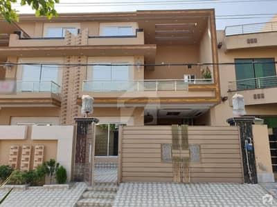 10 Marla Brand New House Ultra Modern Very Hot Location Solid Construction 6 Bed 10 Marla Brand New House Ultra Modern Very Hot Location Solid Construction 6 Bed