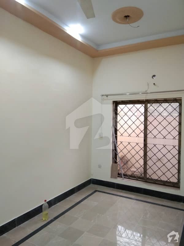 کوہ نور ٹاؤن فیصل آباد میں 4 کمروں کا 10 مرلہ مکان 3.5 کروڑ میں برائے فروخت۔