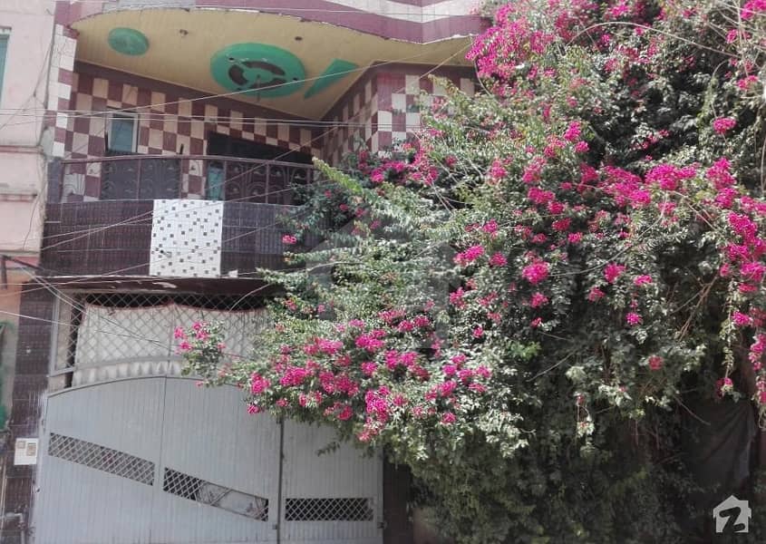 پاک پارک لاہور میں 2 کمروں کا 5 مرلہ بالائی پورشن 12 ہزار میں کرایہ پر دستیاب ہے۔